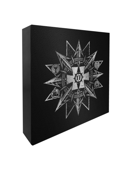 - 1 box en bois et simili cuir compartimentée + finitions dorures argent 26cm X 26cm  X 7cm
infoline : hellfestcult@hellfest.fr